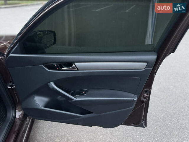 Красный Фольксваген Пассат, объемом двигателя 2.48 л и пробегом 241 тыс. км за 9500 $, фото 16 на Automoto.ua