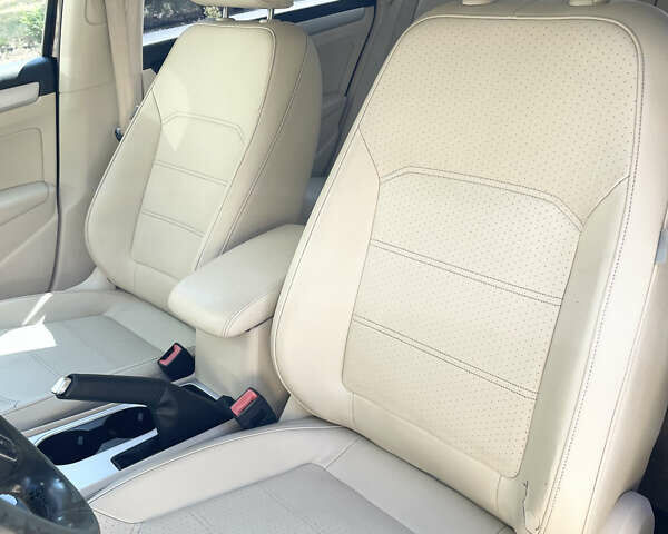 Красный Фольксваген Пассат, объемом двигателя 2.48 л и пробегом 298 тыс. км за 10500 $, фото 14 на Automoto.ua