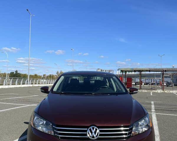 Фольксваген Пассат 2013 в Киеве на Automoto.ua Красный Фольксваген Пассат, объемом двигателя 2.48 л и пробегом 210 тыс. км за 9500 $, фото 7 на Automoto.ua