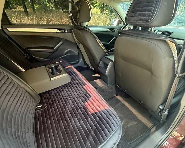 Червоний Фольксваген Пассат, об'ємом двигуна 2.5 л та пробігом 150 тис. км за 11999 $, фото 23 на Automoto.ua