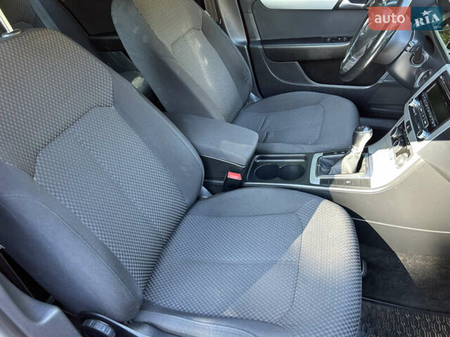 Красный Фольксваген Пассат, объемом двигателя 1.6 л и пробегом 260 тыс. км за 8800 $, фото 33 на Automoto.ua