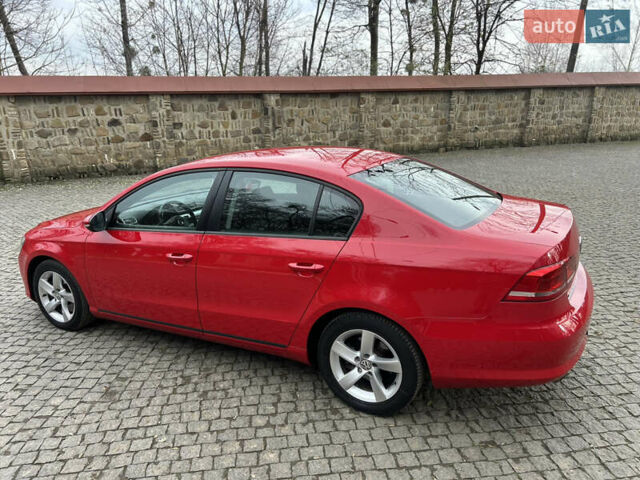 Красный Фольксваген Пассат, объемом двигателя 1.6 л и пробегом 260 тыс. км за 8800 $, фото 4 на Automoto.ua