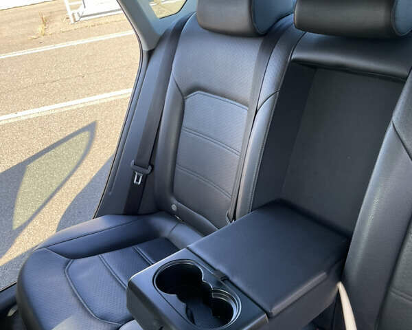 Фольксваген Пассат 2013 в Киеве на Automoto.ua Красный Фольксваген Пассат, объемом двигателя 2.48 л и пробегом 210 тыс. км за 9500 $, фото 26 на Automoto.ua