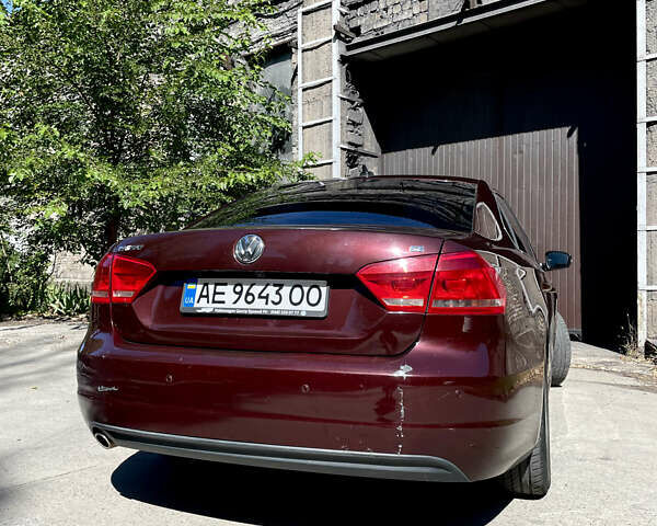 Красный Фольксваген Пассат, объемом двигателя 2.48 л и пробегом 298 тыс. км за 10500 $, фото 1 на Automoto.ua