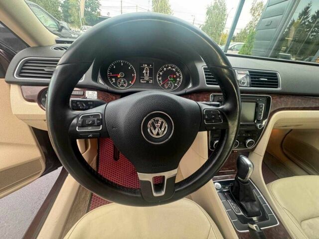 Красный Фольксваген Пассат, объемом двигателя 2 л и пробегом 192 тыс. км за 9750 $, фото 16 на Automoto.ua