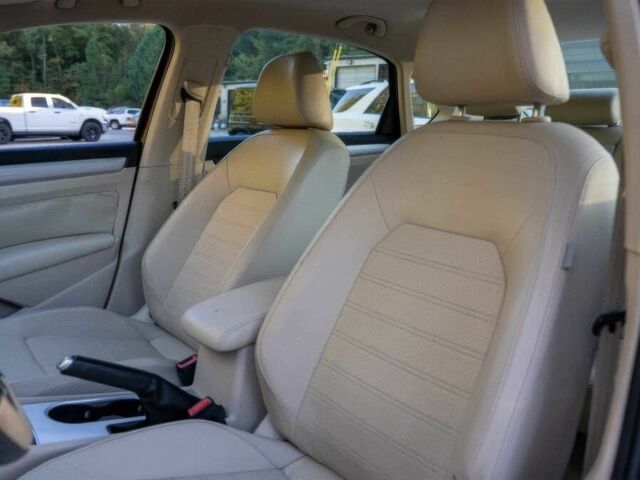 Красный Фольксваген Пассат, объемом двигателя 3.6 л и пробегом 88 тыс. км за 2800 $, фото 8 на Automoto.ua