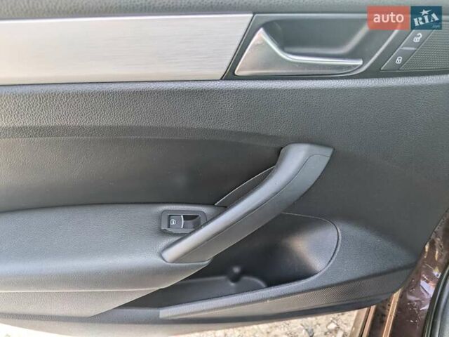 Красный Фольксваген Пассат, объемом двигателя 2.5 л и пробегом 190 тыс. км за 11200 $, фото 19 на Automoto.ua