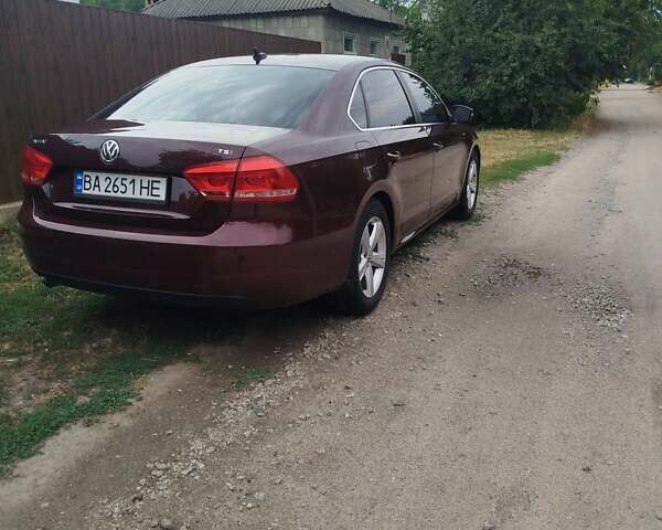 Червоний Фольксваген Пассат, об'ємом двигуна 1.8 л та пробігом 185 тис. км за 12000 $, фото 7 на Automoto.ua