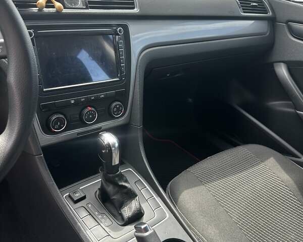 Червоний Фольксваген Пассат, об'ємом двигуна 2.5 л та пробігом 236 тис. км за 8800 $, фото 9 на Automoto.ua