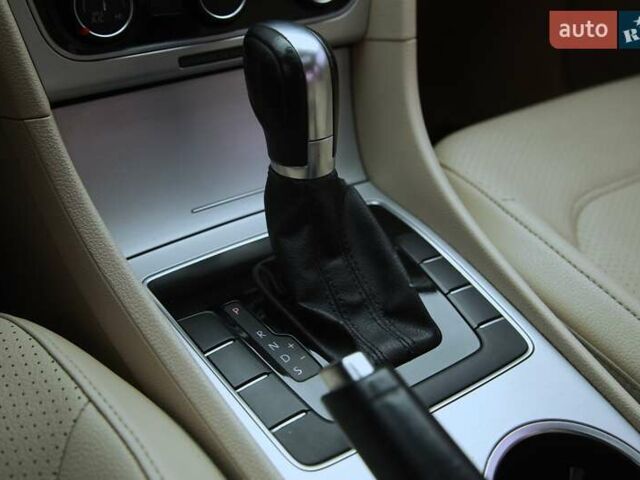 Красный Фольксваген Пассат, объемом двигателя 2.48 л и пробегом 228 тыс. км за 11000 $, фото 17 на Automoto.ua