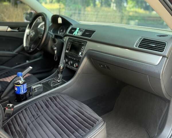 Червоний Фольксваген Пассат, об'ємом двигуна 2.5 л та пробігом 150 тис. км за 11999 $, фото 43 на Automoto.ua