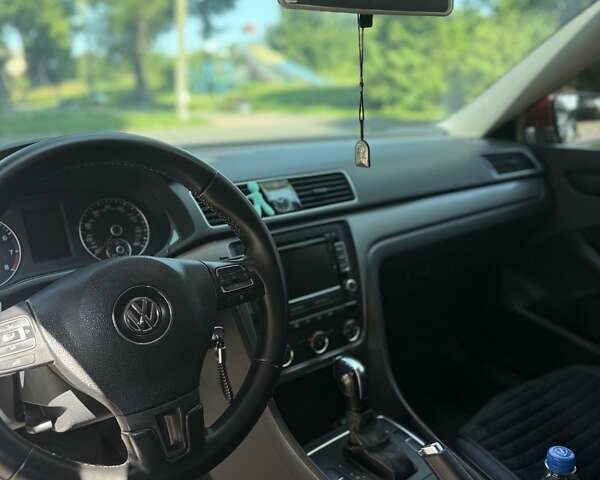 Червоний Фольксваген Пассат, об'ємом двигуна 2.5 л та пробігом 150 тис. км за 11999 $, фото 41 на Automoto.ua