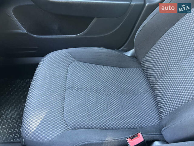 Красный Фольксваген Пассат, объемом двигателя 1.6 л и пробегом 260 тыс. км за 8800 $, фото 43 на Automoto.ua