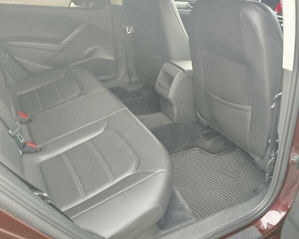 Червоний Фольксваген Пассат, об'ємом двигуна 1.8 л та пробігом 185 тис. км за 12000 $, фото 2 на Automoto.ua