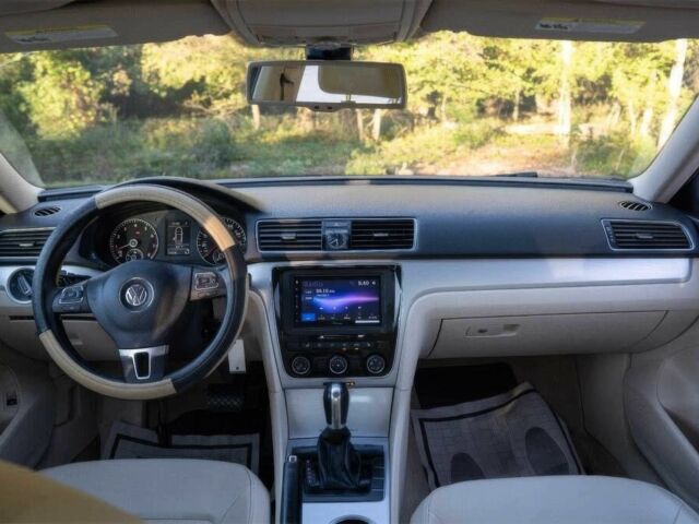 Красный Фольксваген Пассат, объемом двигателя 3.6 л и пробегом 88 тыс. км за 2800 $, фото 7 на Automoto.ua