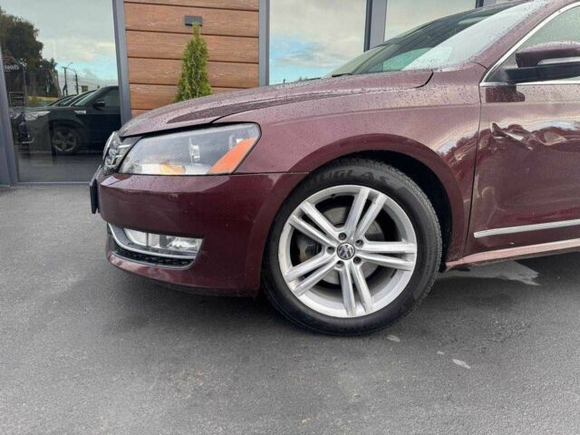 Красный Фольксваген Пассат, объемом двигателя 2 л и пробегом 192 тыс. км за 9750 $, фото 4 на Automoto.ua