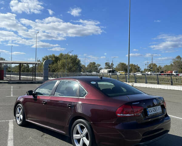 Фольксваген Пассат 2013 в Киеве на Automoto.ua Красный Фольксваген Пассат, объемом двигателя 2.48 л и пробегом 210 тыс. км за 9500 $, фото 2 на Automoto.ua