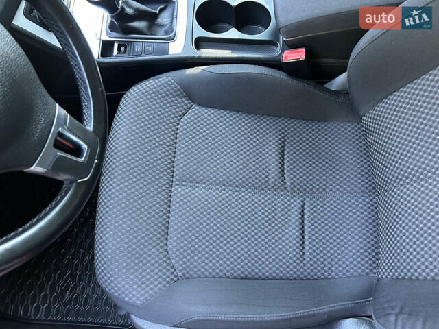 Красный Фольксваген Пассат, объемом двигателя 1.6 л и пробегом 260 тыс. км за 8800 $, фото 52 на Automoto.ua