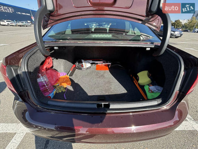 Красный Фольксваген Пассат, объемом двигателя 2.5 л и пробегом 264 тыс. км за 8999 $, фото 7 на Automoto.ua