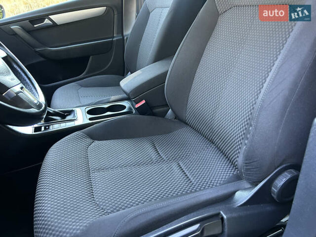 Красный Фольксваген Пассат, объемом двигателя 1.6 л и пробегом 260 тыс. км за 8800 $, фото 51 на Automoto.ua