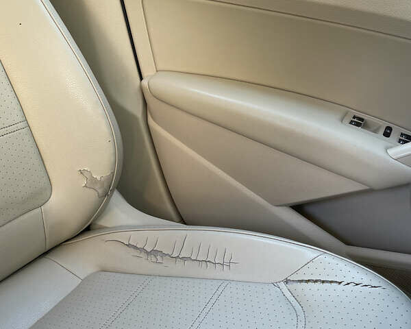 Красный Фольксваген Пассат, объемом двигателя 2.48 л и пробегом 298 тыс. км за 10500 $, фото 4 на Automoto.ua