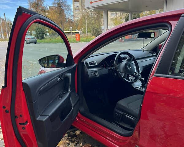 Фольксваген Пассат 2013 в Львове на Automoto.ua Красный Фольксваген Пассат, объемом двигателя 1.4 л и пробегом 268 тыс. км за 8200 $, фото 12 на Automoto.ua