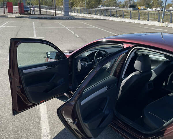 Фольксваген Пассат 2013 в Киеве на Automoto.ua Красный Фольксваген Пассат, объемом двигателя 2.48 л и пробегом 210 тыс. км за 9500 $, фото 18 на Automoto.ua