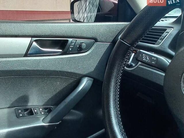 Червоний Фольксваген Пассат, об'ємом двигуна 2.5 л та пробігом 328 тис. км за 9450 $, фото 6 на Automoto.ua