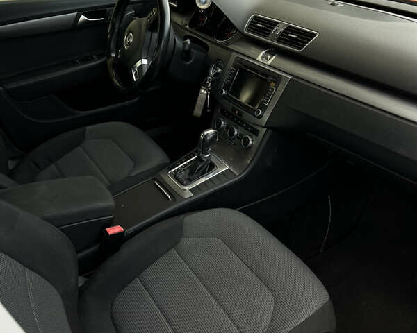 Фольксваген Пассат 2013 в Львове на Automoto.ua Красный Фольксваген Пассат, объемом двигателя 1.4 л и пробегом 268 тыс. км за 8200 $, фото 16 на Automoto.ua