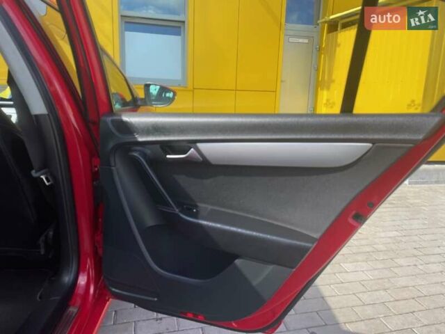 Красный Фольксваген Пассат, объемом двигателя 2 л и пробегом 169 тыс. км за 10000 $, фото 7 на Automoto.ua