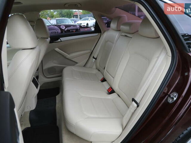 Красный Фольксваген Пассат, объемом двигателя 2.48 л и пробегом 228 тыс. км за 11000 $, фото 7 на Automoto.ua