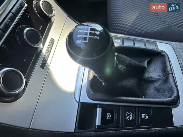 Красный Фольксваген Пассат, объемом двигателя 1.6 л и пробегом 260 тыс. км за 8800 $, фото 42 на Automoto.ua