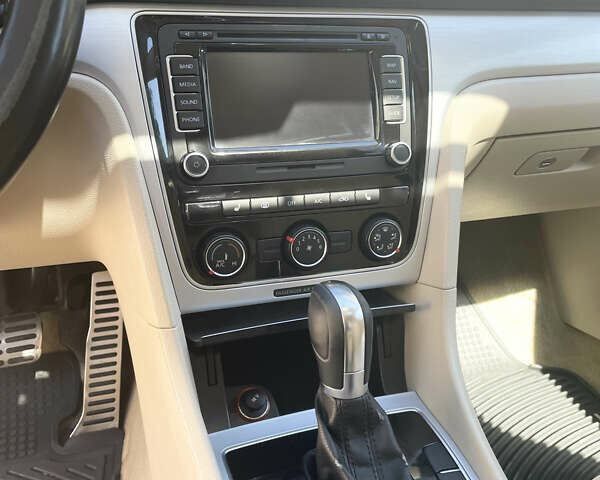 Красный Фольксваген Пассат, объемом двигателя 2.48 л и пробегом 298 тыс. км за 10500 $, фото 19 на Automoto.ua