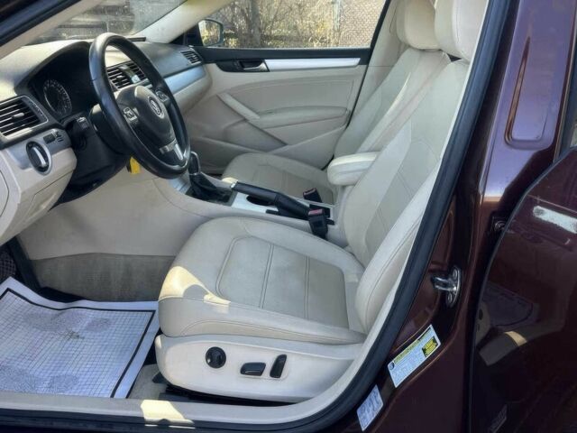 Красный Фольксваген Пассат, объемом двигателя 2 л и пробегом 81 тыс. км за 1250 $, фото 5 на Automoto.ua