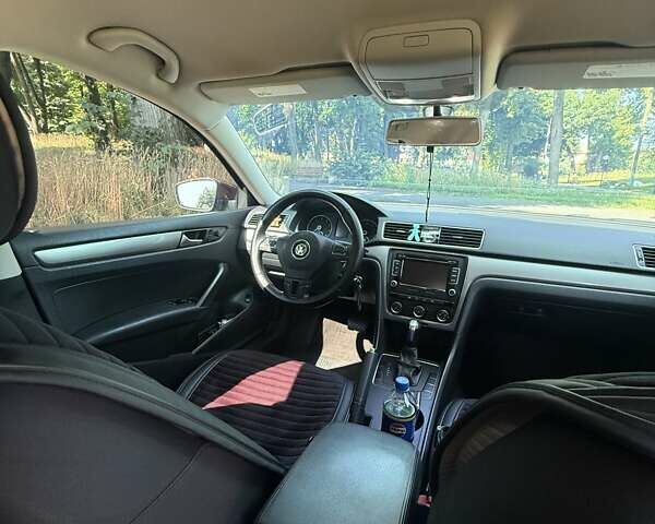 Червоний Фольксваген Пассат, об'ємом двигуна 2.5 л та пробігом 150 тис. км за 11999 $, фото 27 на Automoto.ua