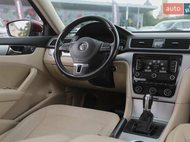 Красный Фольксваген Пассат, объемом двигателя 2.48 л и пробегом 228 тыс. км за 11000 $, фото 10 на Automoto.ua