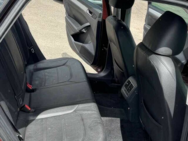 Красный Фольксваген Пассат, объемом двигателя 2 л и пробегом 83 тыс. км за 12100 $, фото 5 на Automoto.ua