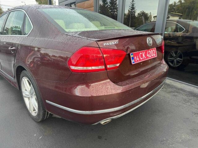 Красный Фольксваген Пассат, объемом двигателя 2 л и пробегом 192 тыс. км за 9750 $, фото 6 на Automoto.ua