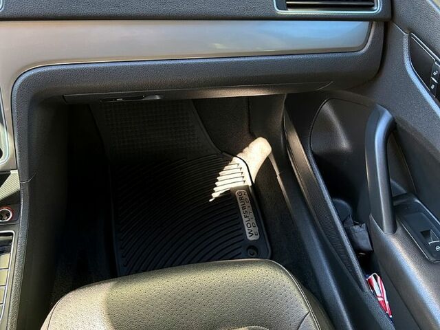 Червоний Фольксваген Пассат, об'ємом двигуна 1.8 л та пробігом 150 тис. км за 10200 $, фото 5 на Automoto.ua