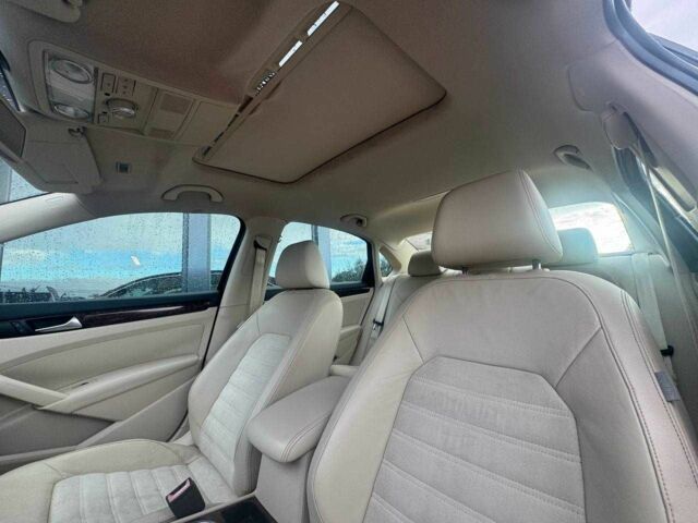 Красный Фольксваген Пассат, объемом двигателя 2 л и пробегом 192 тыс. км за 9750 $, фото 15 на Automoto.ua