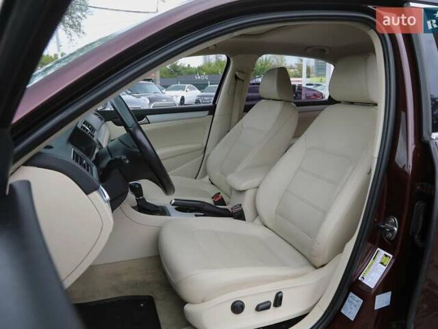 Красный Фольксваген Пассат, объемом двигателя 2.48 л и пробегом 228 тыс. км за 11000 $, фото 6 на Automoto.ua