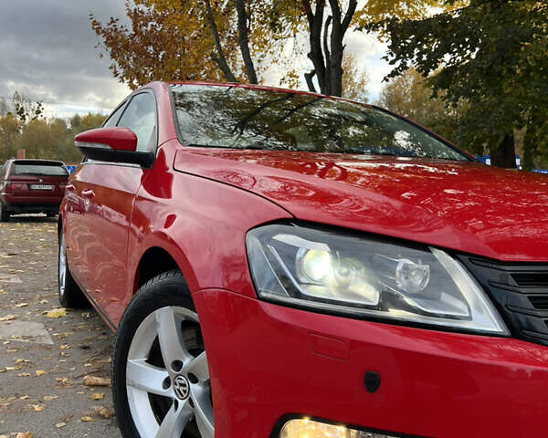 Фольксваген Пассат 2013 в Львове на Automoto.ua Красный Фольксваген Пассат, объемом двигателя 1.4 л и пробегом 268 тыс. км за 8200 $, фото 4 на Automoto.ua