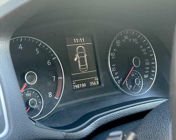 Красный Фольксваген Пассат, объемом двигателя 2.48 л и пробегом 298 тыс. км за 10500 $, фото 17 на Automoto.ua