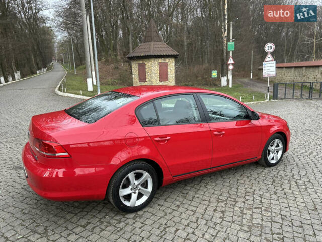 Красный Фольксваген Пассат, объемом двигателя 1.6 л и пробегом 260 тыс. км за 8800 $, фото 2 на Automoto.ua