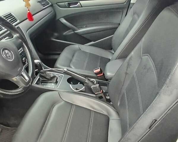 Червоний Фольксваген Пассат, об'ємом двигуна 1.8 л та пробігом 185 тис. км за 12000 $, фото 14 на Automoto.ua