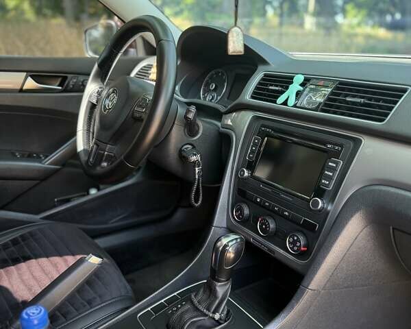 Червоний Фольксваген Пассат, об'ємом двигуна 2.5 л та пробігом 150 тис. км за 11999 $, фото 42 на Automoto.ua