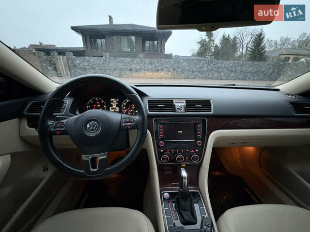 Красный Фольксваген Пассат, объемом двигателя 1.97 л и пробегом 220 тыс. км за 9700 $, фото 1 на Automoto.ua