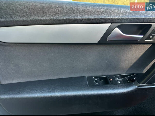 Красный Фольксваген Пассат, объемом двигателя 1.6 л и пробегом 260 тыс. км за 8800 $, фото 20 на Automoto.ua