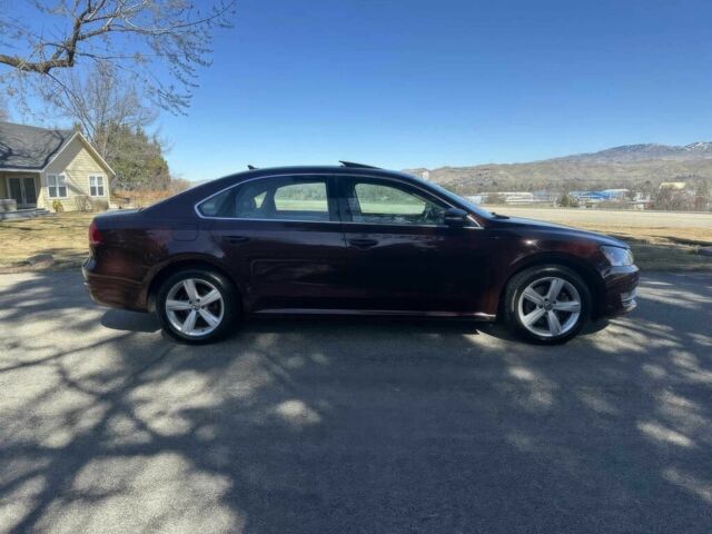 Красный Фольксваген Пассат, объемом двигателя 2 л и пробегом 81 тыс. км за 1250 $, фото 4 на Automoto.ua