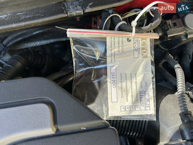 Красный Фольксваген Пассат, объемом двигателя 1.6 л и пробегом 260 тыс. км за 8800 $, фото 35 на Automoto.ua